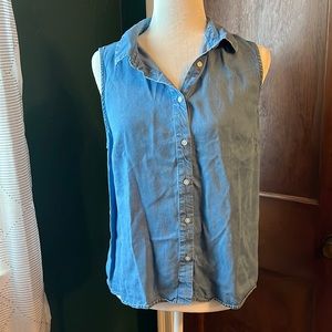 A NEW DAY BUTTON UP CHAMBRAY SLEEVELESS TOP